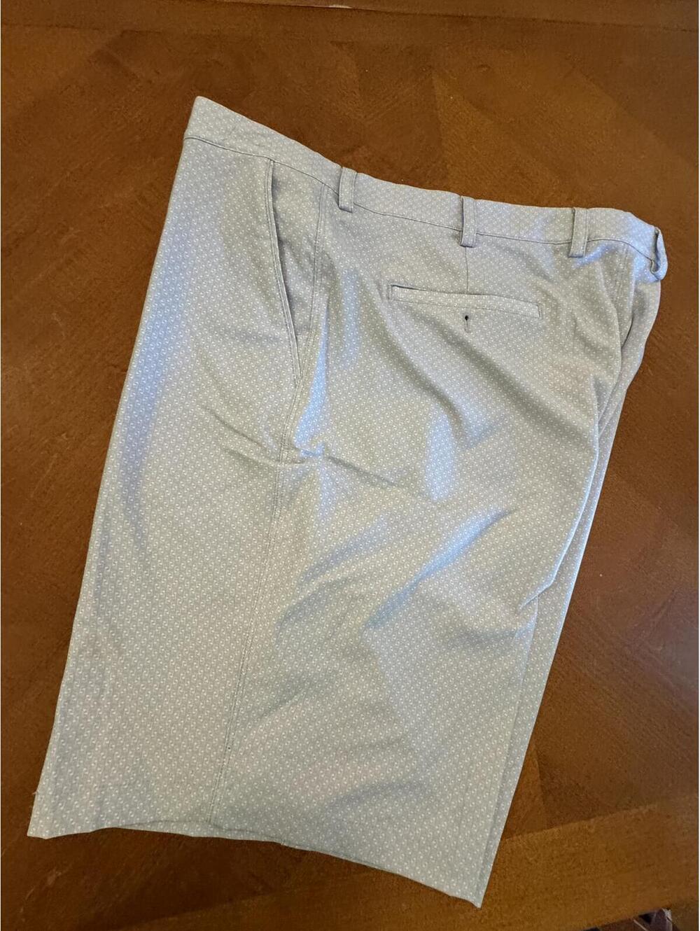Greg Norman W42 Men's Light Blue Golf Shorts with Subtle Pattern